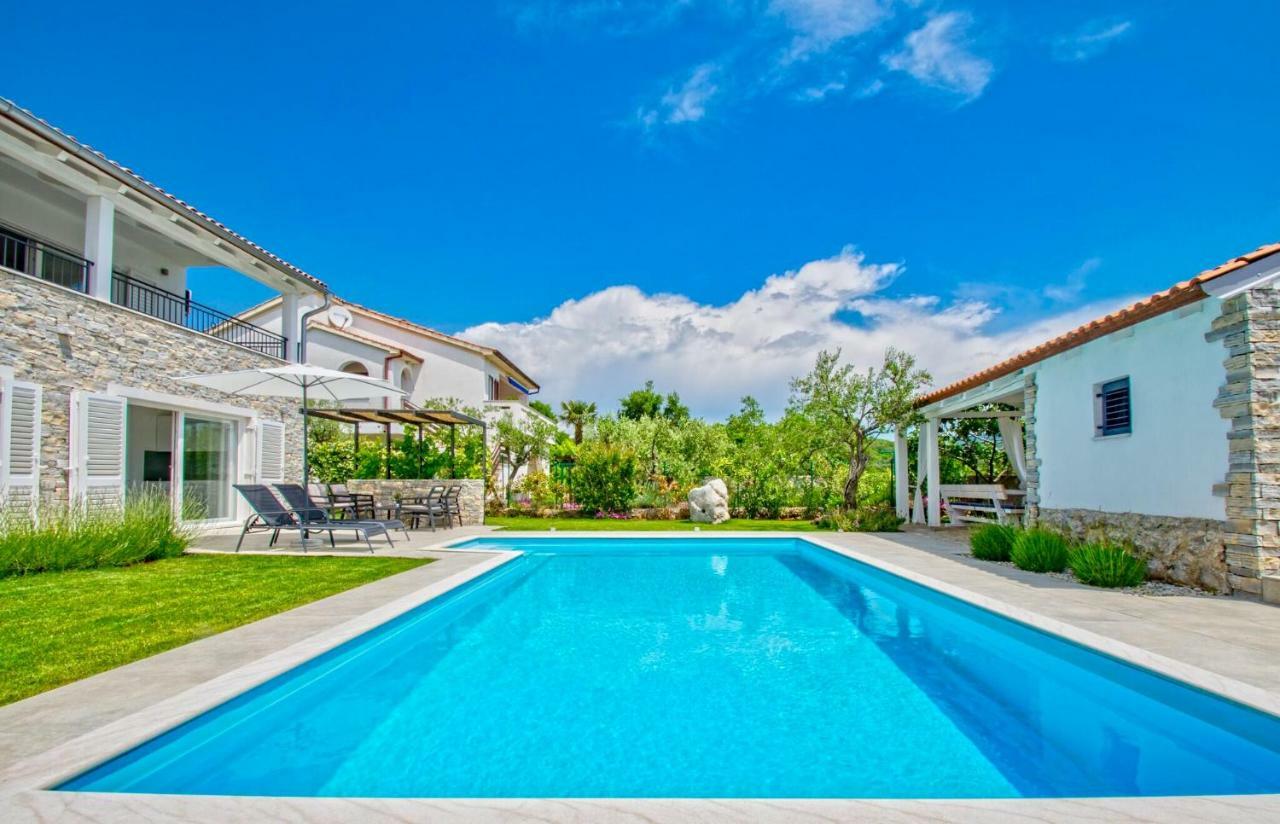 Salt & Sand Villa Kornic Exterior photo