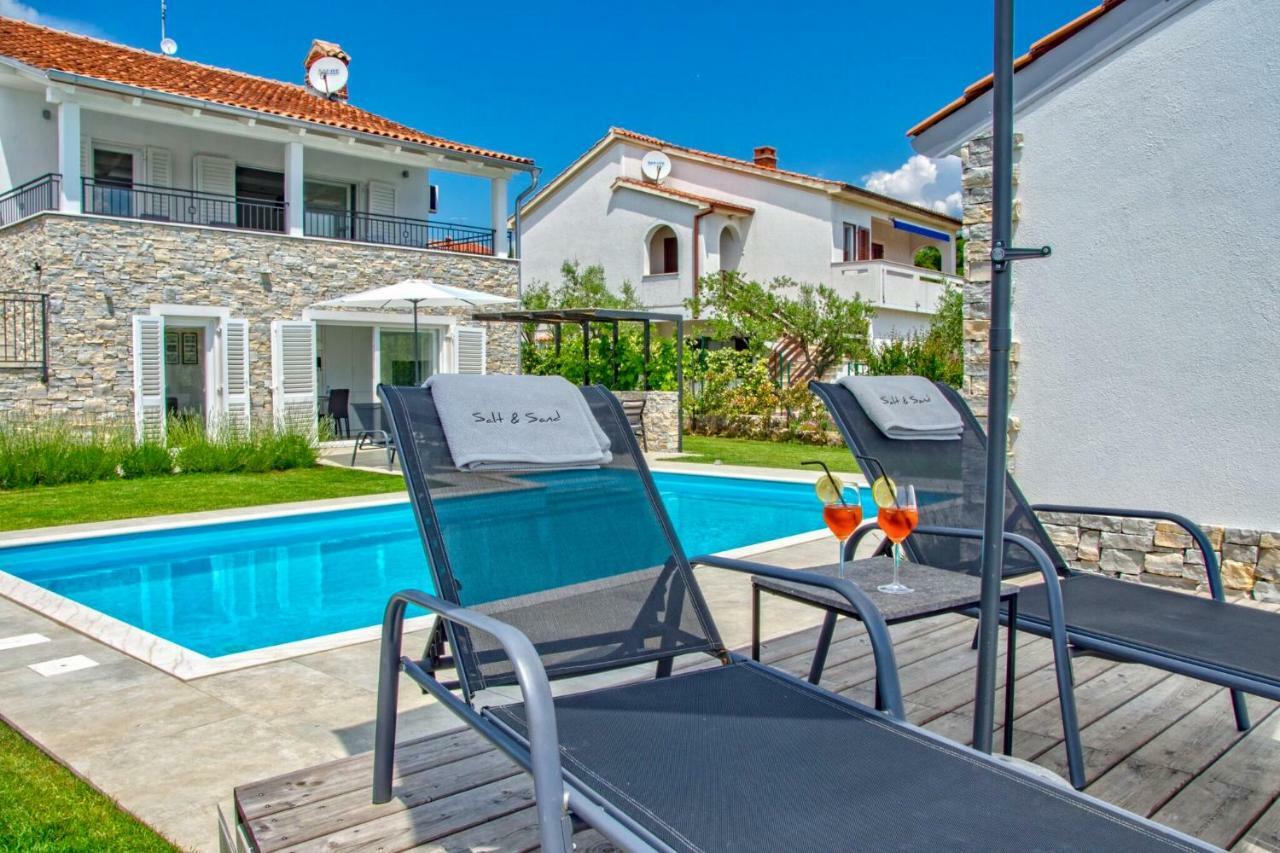 Salt & Sand Villa Kornic Exterior photo
